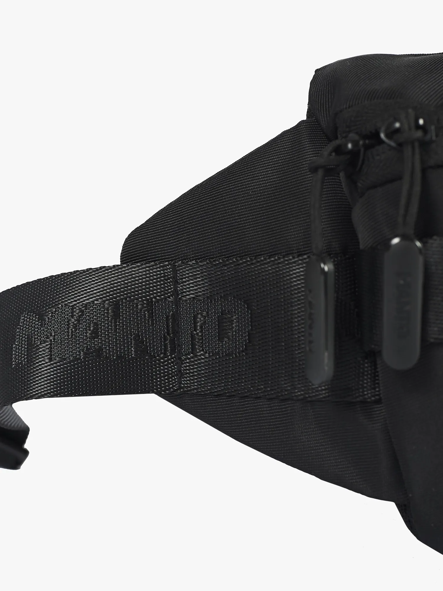 eng_pl_MANTO-waist-bag-DEFEND-black-3517_5