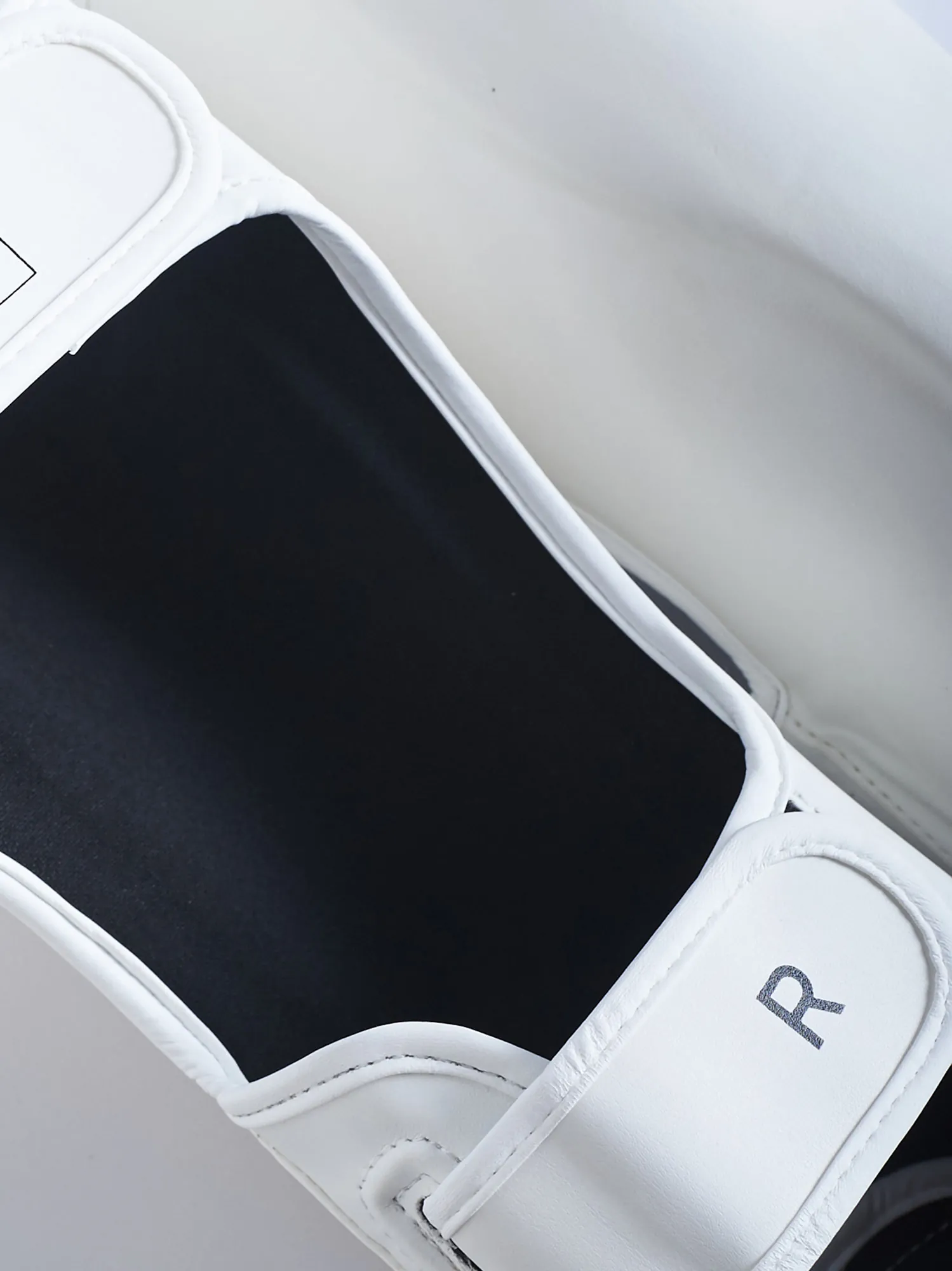 eng_pl_MANTO-Shin-Guards-IMPACT-white-2969_4